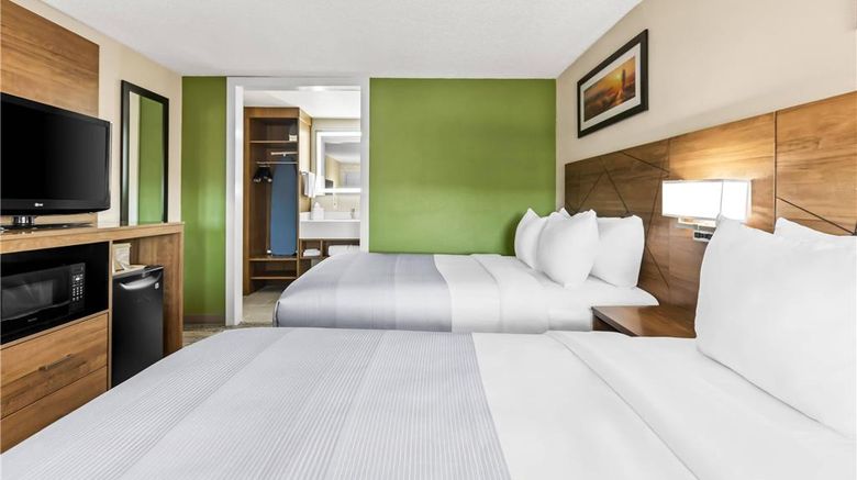 <b>Quality Inn Room</b>. Images powered by <a href="https://iceportal.shijigroup.com/" title="IcePortal" target="_blank">IcePortal</a>.