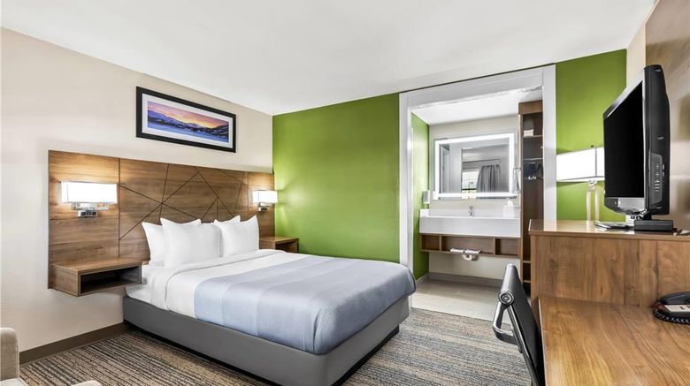 <b>Quality Inn Room</b>. Images powered by <a href="https://iceportal.shijigroup.com/" title="IcePortal" target="_blank">IcePortal</a>.