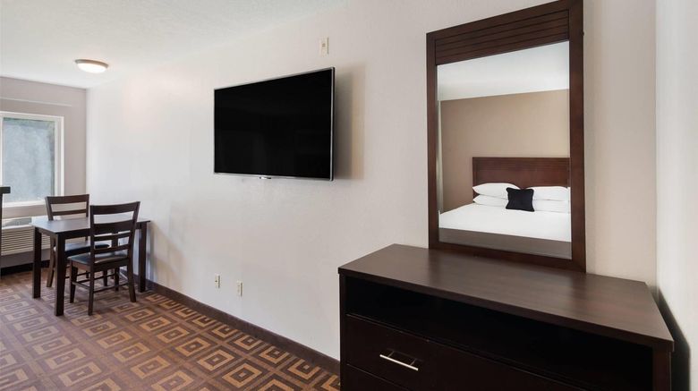 <b>Quality Inn & Suites Tri-Cities Room</b>. Images powered by <a href="https://iceportal.shijigroup.com/" title="IcePortal" target="_blank">IcePortal</a>.