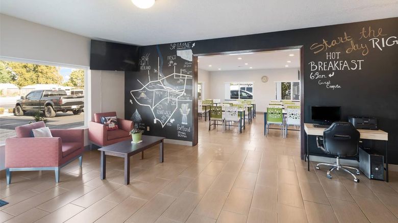 <b>Quality Inn & Suites Tri-Cities Lobby</b>. Images powered by <a href="https://iceportal.shijigroup.com/" title="IcePortal" target="_blank">IcePortal</a>.