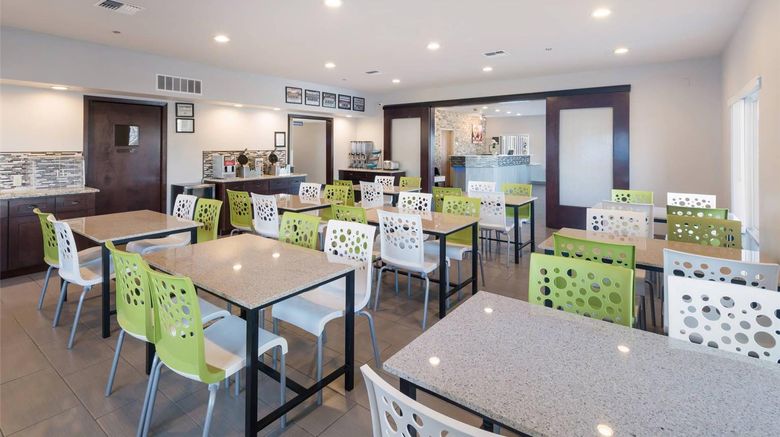 <b>Quality Inn & Suites Tri-Cities Restaurant</b>. Images powered by <a href="https://iceportal.shijigroup.com/" title="IcePortal" target="_blank">IcePortal</a>.