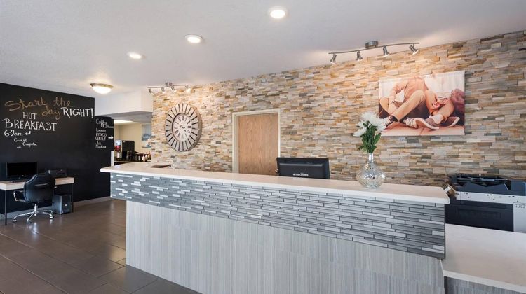 Quality Inn & Suites Tri-Cities Lobby