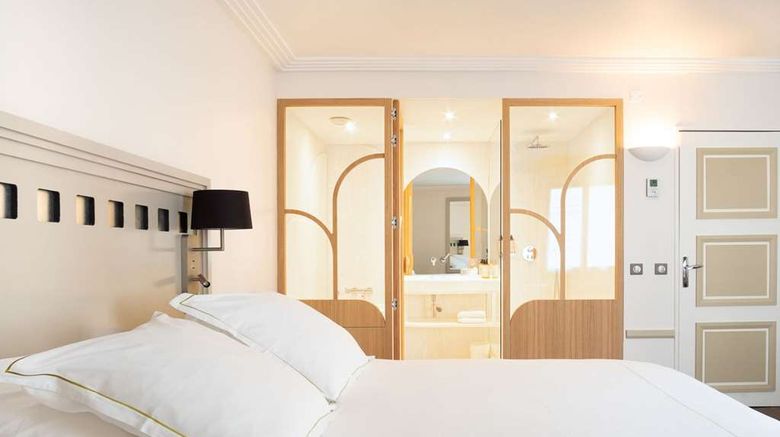 <b>Grand Tonic Hotel Biarritz Room</b>. Images powered by <a href="https://iceportal.shijigroup.com/" title="IcePortal" target="_blank">IcePortal</a>.