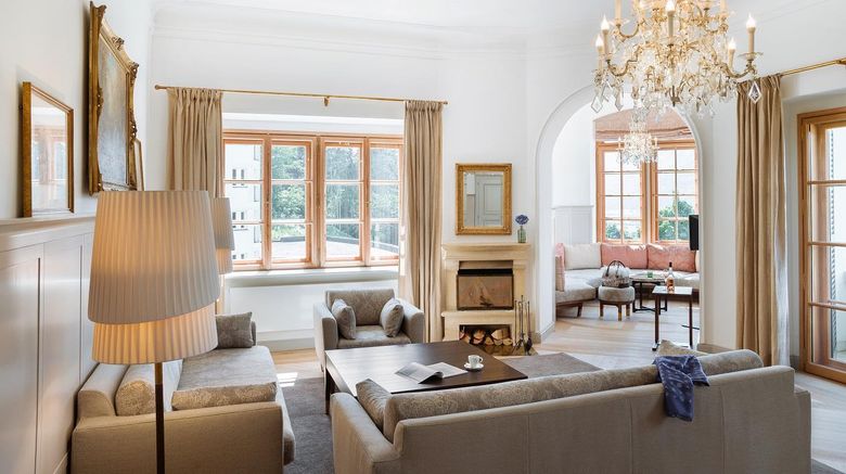 <b>Schloss Pichlarn Hotel Suite</b>. Images powered by <a href="https://iceportal.shijigroup.com/" title="IcePortal" target="_blank">IcePortal</a>.