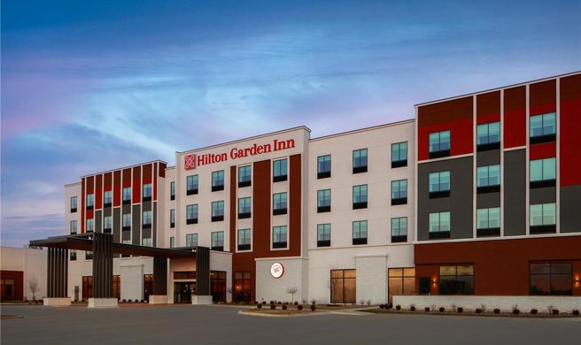Hilton Garden Hutchinson Exterior