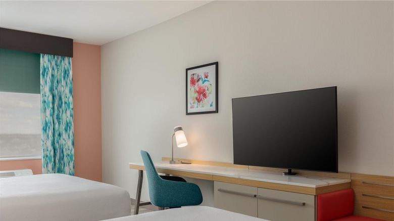 <b>Hilton Garden Hutchinson Room</b>. Images powered by <a href="https://iceportal.shijigroup.com/" title="IcePortal" target="_blank">IcePortal</a>.