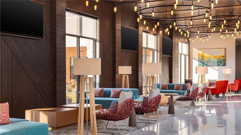 <b>Hilton Garden Hutchinson Lobby</b>. Images powered by <a href="https://iceportal.shijigroup.com/" title="IcePortal" target="_blank">IcePortal</a>.