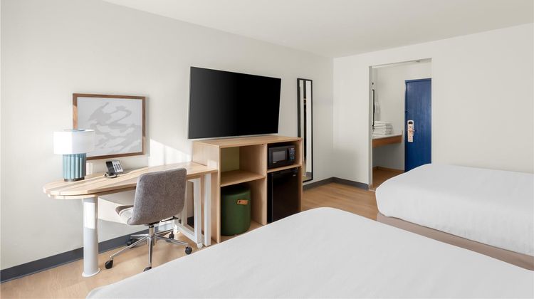 Spark by Hilton Matteson Chicago I 57 Room
