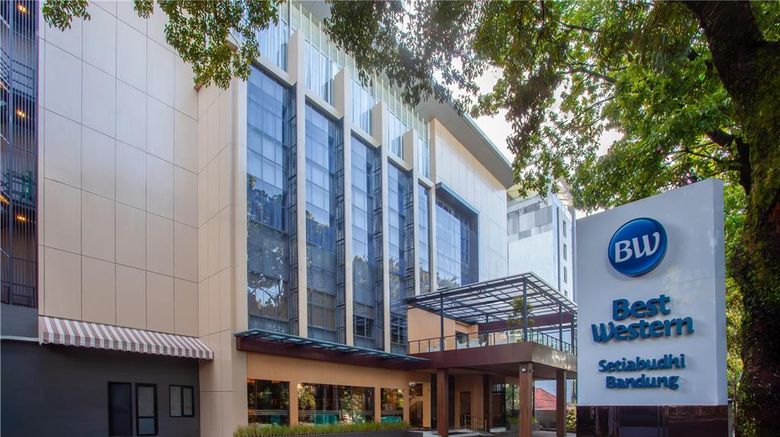 <b>Best Western Setiabudhi Bandung Exterior</b>. Images powered by <a href="https://iceportal.shijigroup.com/" title="IcePortal" target="_blank">IcePortal</a>.