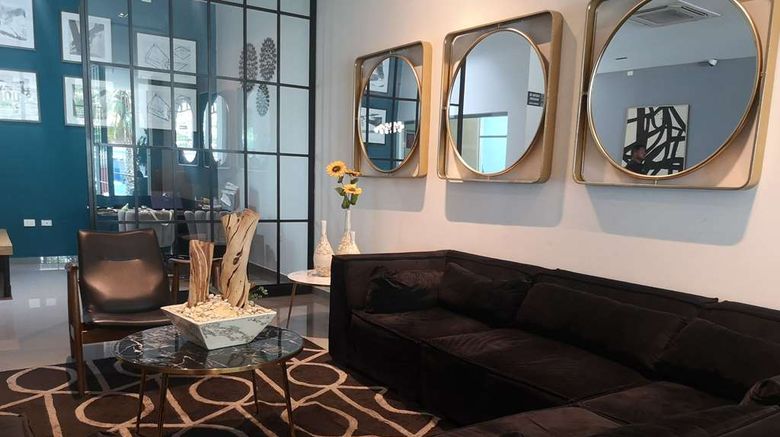 <b>Hotel Monterreal Lobby</b>. Images powered by <a href="https://iceportal.shijigroup.com/" title="IcePortal" target="_blank">IcePortal</a>.