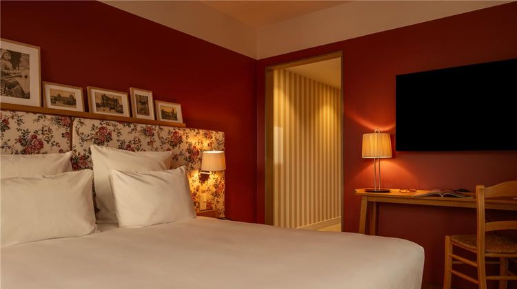 9Hotel Chelton Room