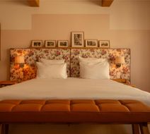 9Hotel Chelton Room