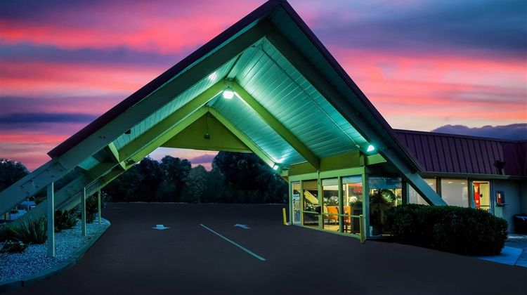 Travelodge Red Bluff Exterior