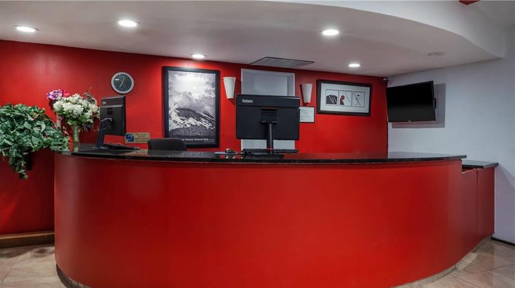 Travelodge Red Bluff Lobby