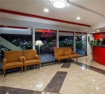 Travelodge Red Bluff Lobby