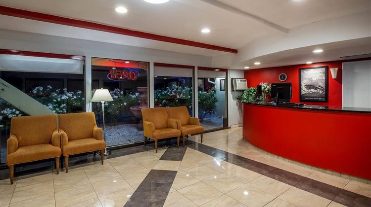 Travelodge Red Bluff Lobby