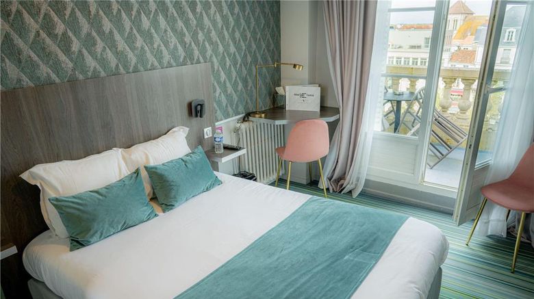 <b>Hotel Central Room</b>. Images powered by <a href="https://iceportal.shijigroup.com/" title="IcePortal" target="_blank">IcePortal</a>.