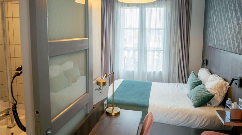 <b>Hotel Central Room</b>. Images powered by <a href="https://iceportal.shijigroup.com/" title="IcePortal" target="_blank">IcePortal</a>.