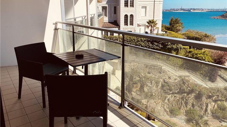 <b>Best Western Hotel Le Crystal Dinard Suite</b>. Images powered by <a href="https://iceportal.shijigroup.com/" title="IcePortal" target="_blank">IcePortal</a>.
