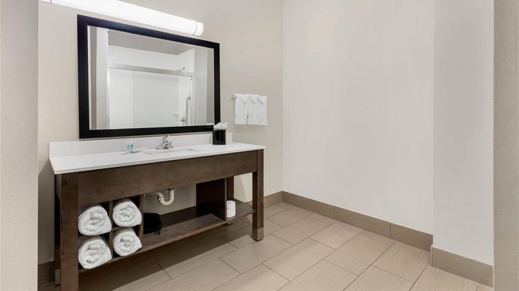 Comfort Inn & Suites Claremore Suite