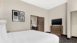 <b>Comfort Inn & Suites Claremore Suite</b>. Images powered by <a href="https://iceportal.shijigroup.com/" title="IcePortal" target="_blank">IcePortal</a>.
