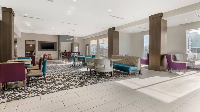 <b>Comfort Inn & Suites Claremore Lobby</b>. Images powered by <a href="https://iceportal.shijigroup.com/" title="IcePortal" target="_blank">IcePortal</a>.