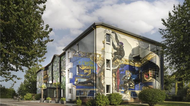<b>Foxotel Exterior</b>. Images powered by <a href="https://iceportal.shijigroup.com/" title="IcePortal" target="_blank">IcePortal</a>.