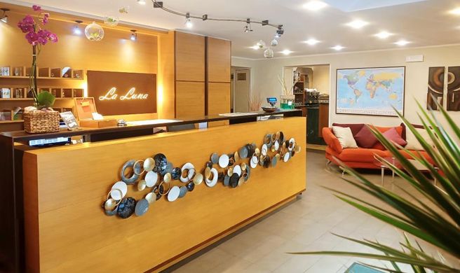 La Luna Lobby