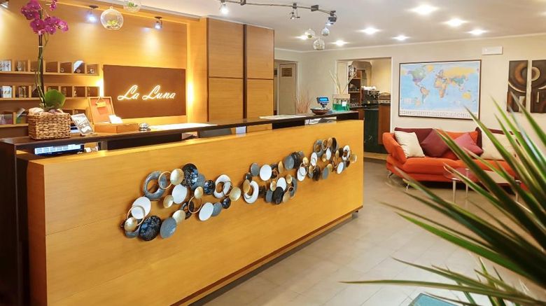 <b>La Luna Lobby</b>. Images powered by <a href="https://iceportal.shijigroup.com/" title="IcePortal" target="_blank">IcePortal</a>.