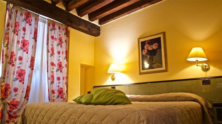<b>La Luna Room</b>. Images powered by <a href="https://iceportal.shijigroup.com/" title="IcePortal" target="_blank">IcePortal</a>.