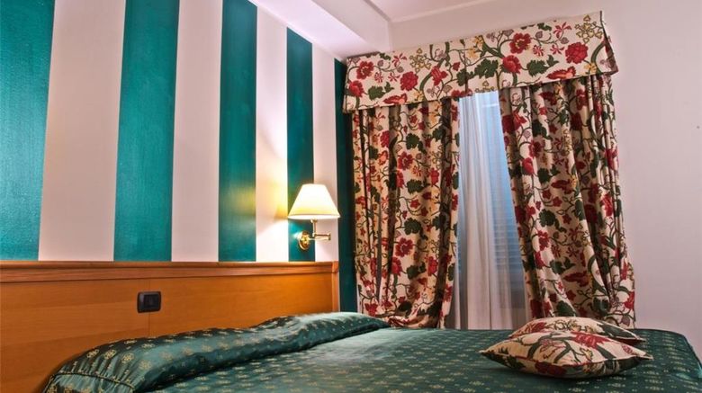 <b>La Luna Room</b>. Images powered by <a href="https://iceportal.shijigroup.com/" title="IcePortal" target="_blank">IcePortal</a>.