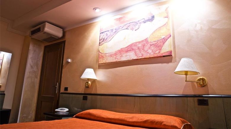 <b>La Luna Room</b>. Images powered by <a href="https://iceportal.shijigroup.com/" title="IcePortal" target="_blank">IcePortal</a>.