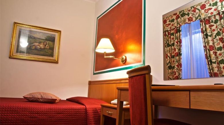 <b>La Luna Room</b>. Images powered by <a href="https://iceportal.shijigroup.com/" title="IcePortal" target="_blank">IcePortal</a>.