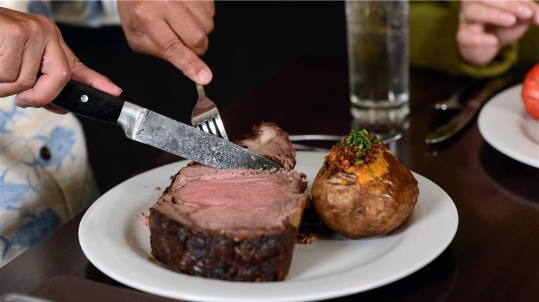 <b>Hilo Hawaiian Hotel, Trademark Collection Restaurant</b>. Images powered by <a href="https://iceportal.shijigroup.com/" title="IcePortal" target="_blank">IcePortal</a>.