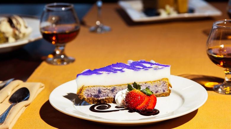 <b>Hilo Hawaiian Hotel, Trademark Collection Restaurant</b>. Images powered by <a href="https://iceportal.shijigroup.com/" title="IcePortal" target="_blank">IcePortal</a>.