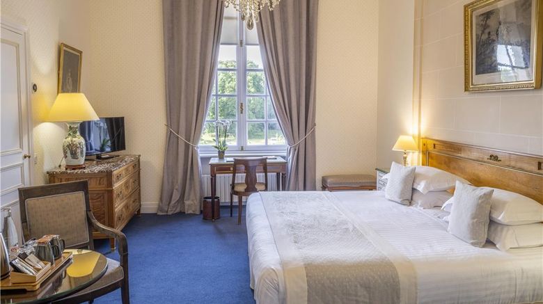 <b>Chateau d'Artigny Room</b>. Images powered by <a href="https://iceportal.shijigroup.com/" title="IcePortal" target="_blank">IcePortal</a>.