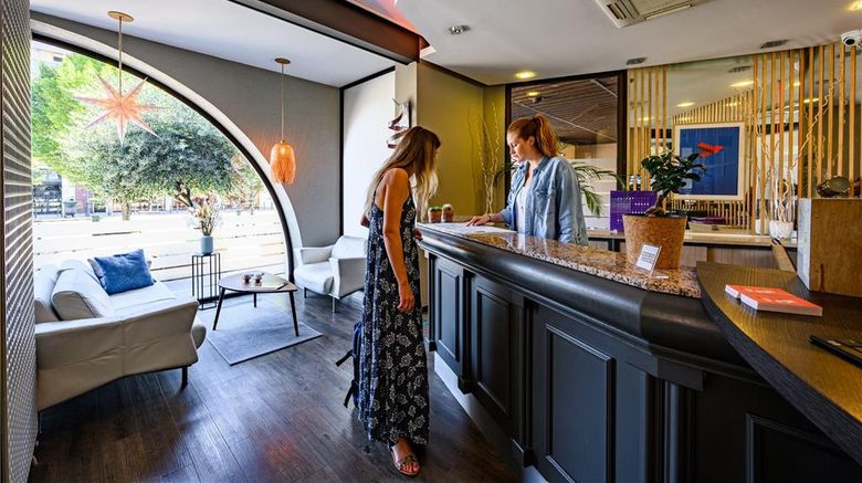 <b>Hotel Gascogne Lobby</b>. Images powered by <a href="https://iceportal.shijigroup.com/" title="IcePortal" target="_blank">IcePortal</a>.