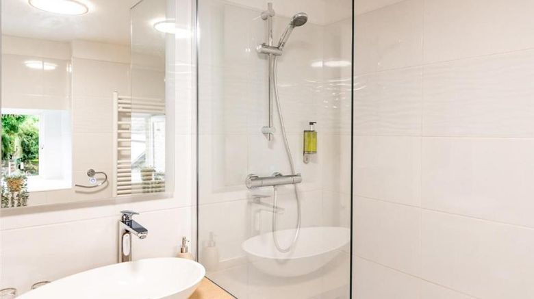 <b>Hotel de la Porte Saint Malo Room</b>. Images powered by <a href="https://iceportal.shijigroup.com/" title="IcePortal" target="_blank">IcePortal</a>.