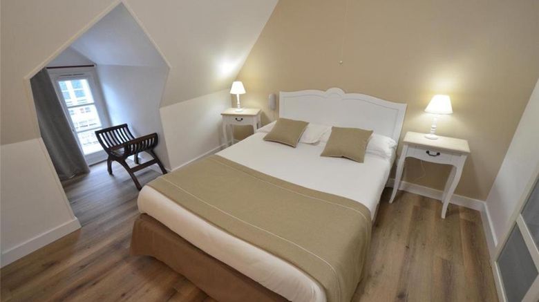 <b>Hotel de la Porte Saint Malo Room</b>. Images powered by <a href="https://iceportal.shijigroup.com/" title="IcePortal" target="_blank">IcePortal</a>.