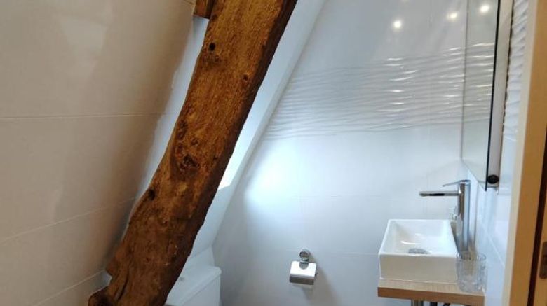 <b>Hotel de la Porte Saint Malo Room</b>. Images powered by <a href="https://iceportal.shijigroup.com/" title="IcePortal" target="_blank">IcePortal</a>.