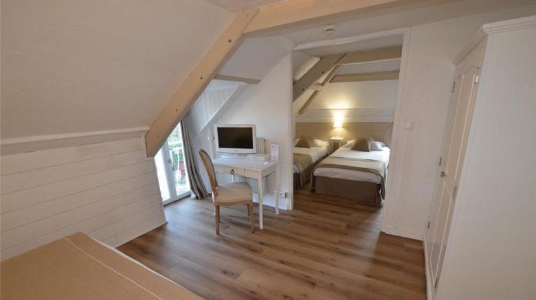 <b>Hotel de la Porte Saint Malo Room</b>. Images powered by <a href="https://iceportal.shijigroup.com/" title="IcePortal" target="_blank">IcePortal</a>.