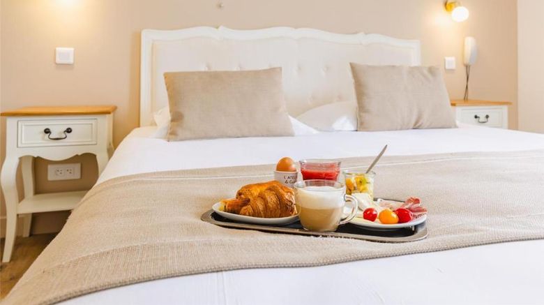 <b>Hotel de la Porte Saint Malo Room</b>. Images powered by <a href="https://iceportal.shijigroup.com/" title="IcePortal" target="_blank">IcePortal</a>.