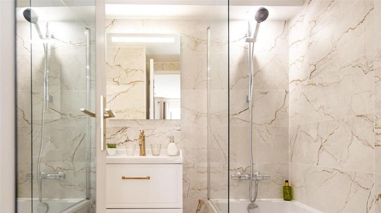 <b>Hotel de la Porte Saint Malo Room</b>. Images powered by <a href="https://iceportal.shijigroup.com/" title="IcePortal" target="_blank">IcePortal</a>.