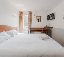 Cap Hotel Room