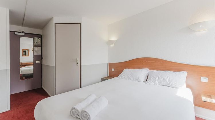 Cap Hotel Room