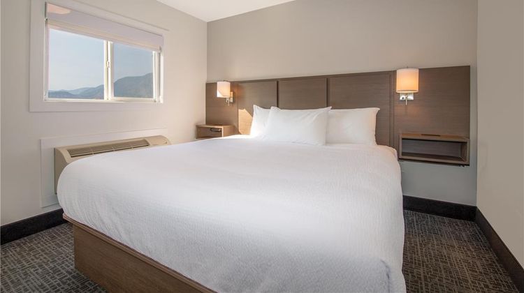 Super 8 by Wyndham Penticon Suite