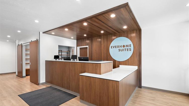 Everhome Suites San Bernardino Loma Lobby