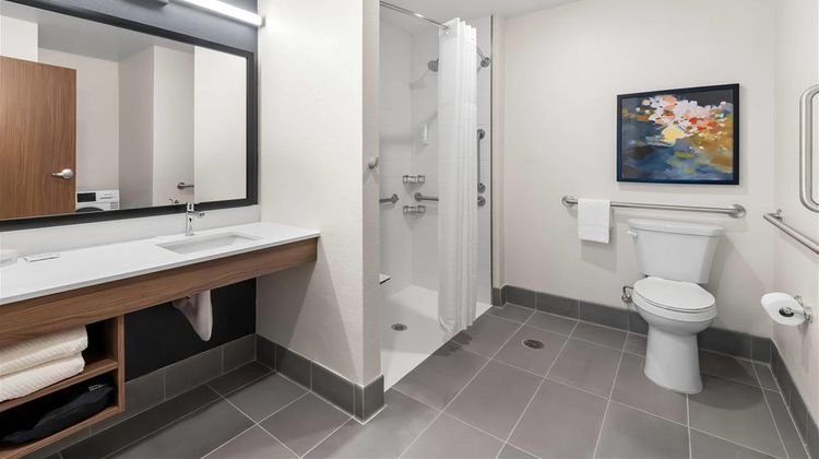 Everhome Suites San Bernardino Loma Room