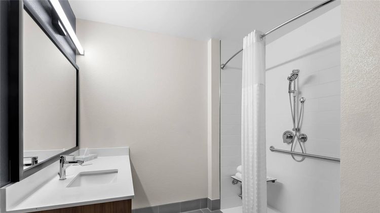 Everhome Suites San Bernardino Loma Room