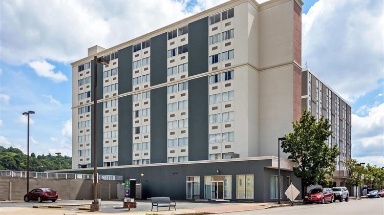 Quality Inn & Suites Charleston Plaza Exterior